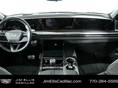 Used 2025 Cadillac Escalade V w/ LPO, ONYX Package image 22