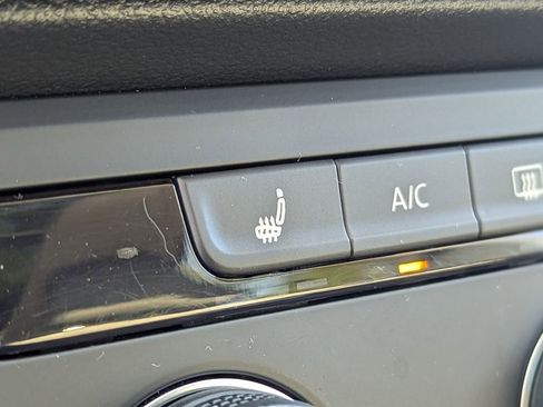 Certified 2022 Volkswagen Taos SE image 21