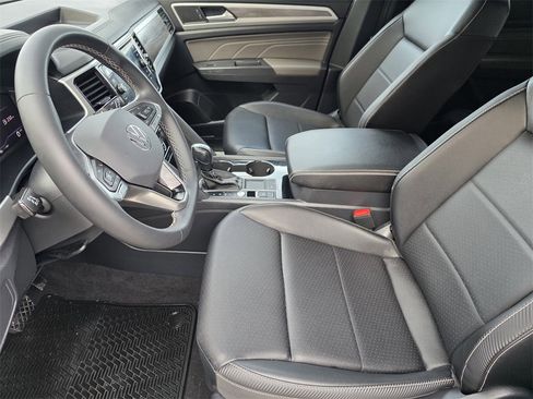 Used 2023 Volkswagen Atlas Cross Sport SE w/ Panoramic Sunroof Package image 10