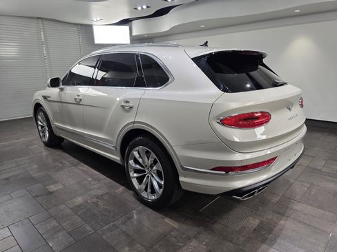 Used 2023 Bentley Bentayga image 4