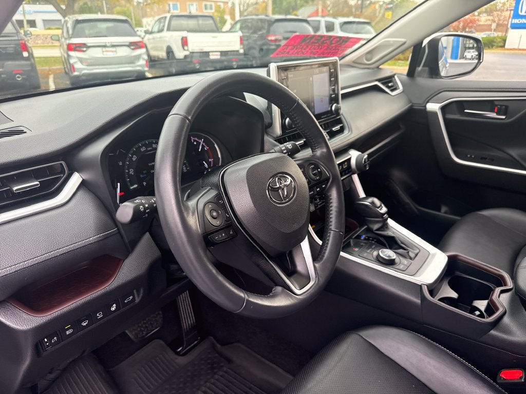 Used 2020 Toyota RAV4 Limited AWD/4WD image 15