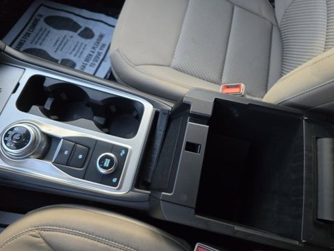 Used 2022 Ford Explorer XLT image 23