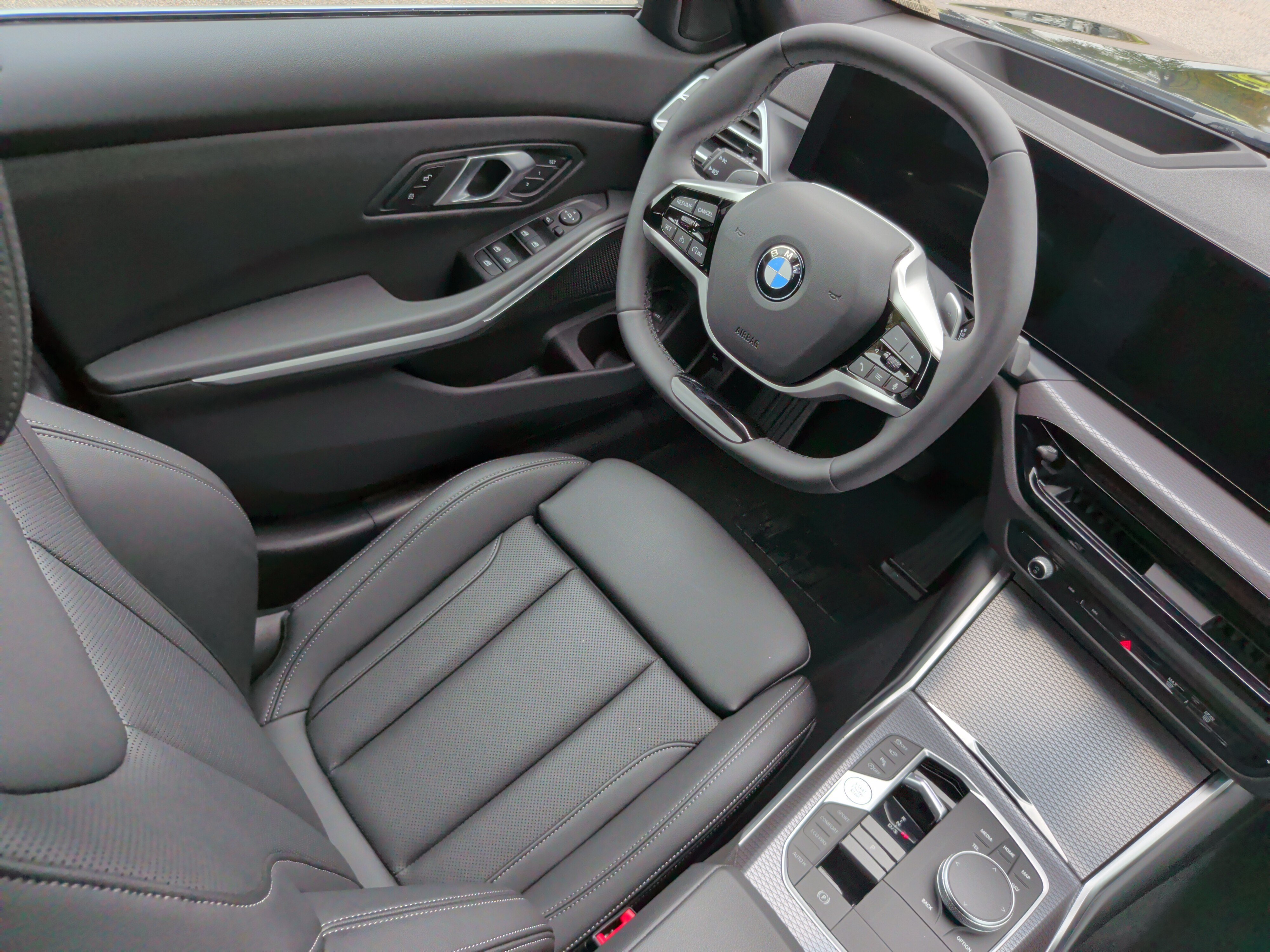 Certified 2025 BMW 330i xDrive Sedan AWD/4WD image 35