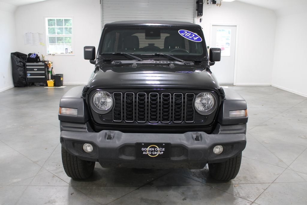 Used 2024 Jeep Wrangler Unlimited Sport AWD/4WD image 3