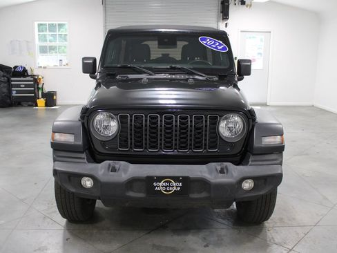 Used 2024 Jeep Wrangler Unlimited Sport AWD/4WD image 3