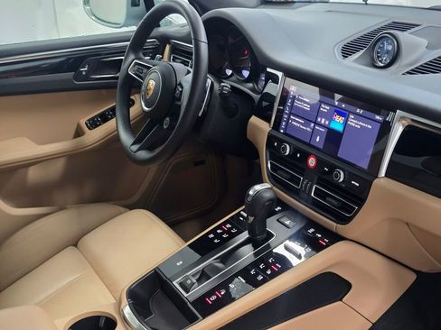 Certified 2025 Porsche Macan image 28