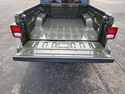 Used 2023 Jeep Gladiator Sport image 33