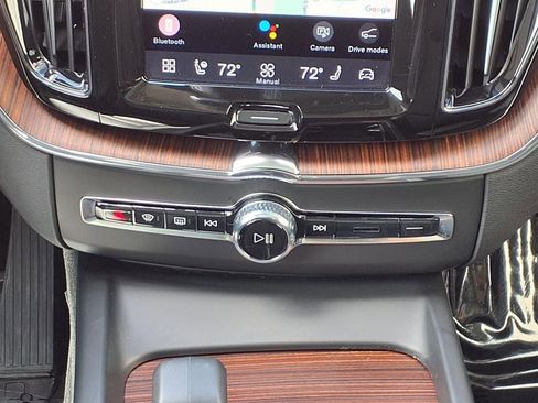 Certified 2023 Volvo XC60 B5 Plus w/ Climate Package AWD/4WD image 19