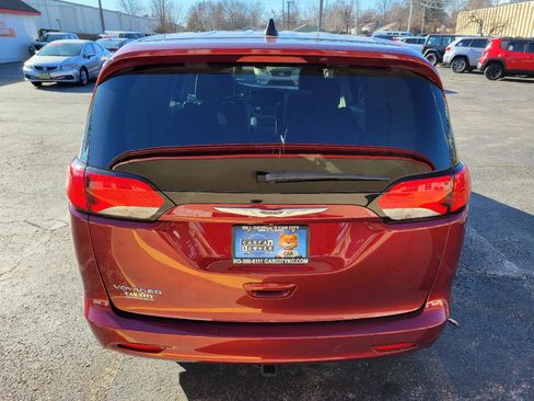 Used 2021 Chrysler Voyager LX image 25