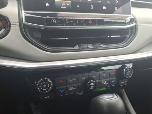 Used 2022 Jeep Compass Limited AWD/4WD image 16