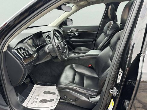Used 2018 Volvo XC90 T6 Momentum w/ Convenience Package AWD/4WD image 9