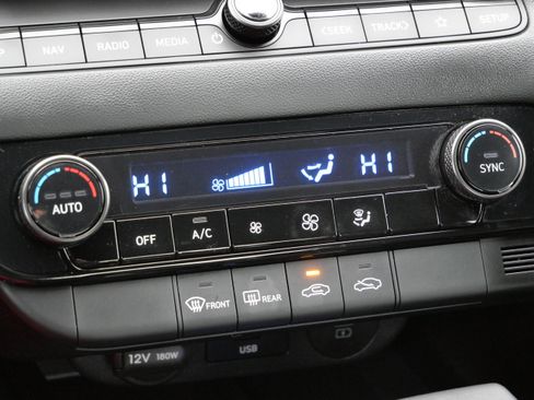 Certified 2025 Hyundai Elantra SEL image 24