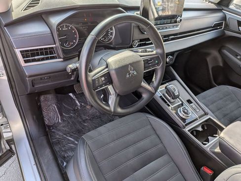 Used 2024 Mitsubishi Outlander SE image 14