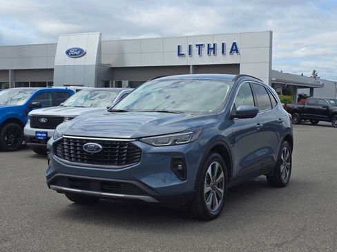Certified 2024 Ford Escape Platinum AWD/4WD image 1