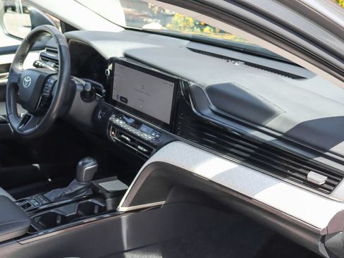 Used 2025 Toyota Camry XLE FWD image 39