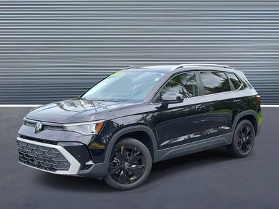 Used 2025 Volkswagen Taos SE w/ Black Wheel Package