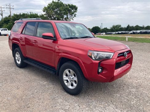 Used 2022 Toyota 4Runner SR5 AWD/4WD image 9