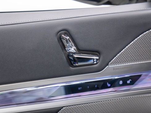 Used 2025 BMW 760i xDrive image 14