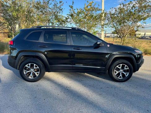 Used 2016 Jeep Cherokee Trailhawk w/ Comfort/Convenience Group image 3