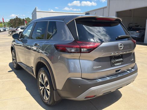 Used 2023 Nissan Rogue SV FWD image 5