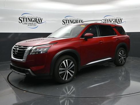 Used 2025 Nissan Pathfinder Platinum w/ Cargo Package FWD image 3