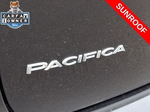 Used 2024 Chrysler Pacifica Limited FWD image 31