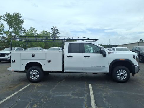 New 2026 GMC Sierra 2500 Pro w/ Convenience Package RWD image 3