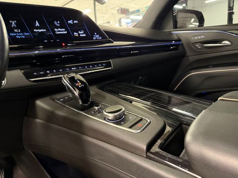 Used 2023 Cadillac Escalade Sport AWD/4WD image 17