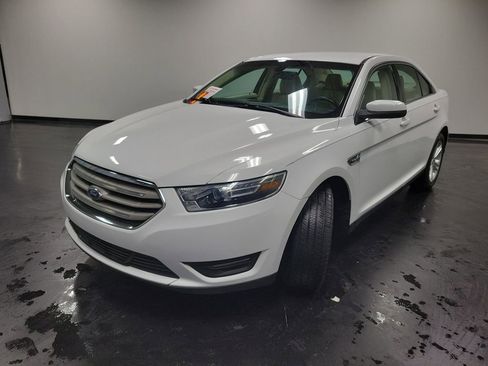 Used 2015 Ford Taurus SEL image 5
