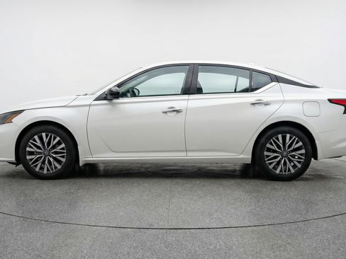Used 2025 Nissan Altima 2.5 SV image 5