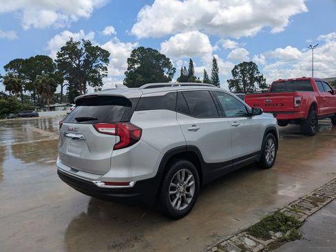 Used 2022 GMC Terrain SLT w/ Infotainment Package II FWD image 8
