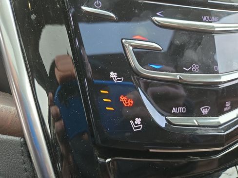 Used 2020 Cadillac Escalade Premium Luxury image 22