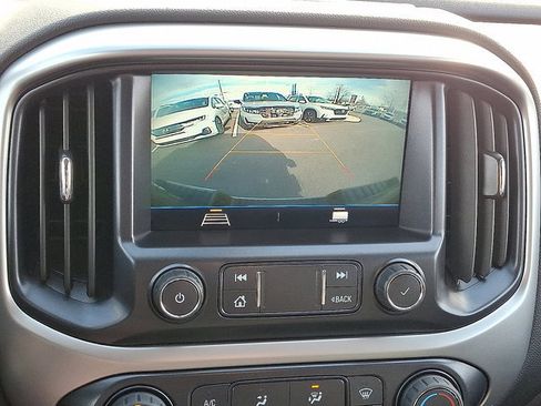 Used 2022 Chevrolet Colorado LT w/ LT Convenience Package image 17