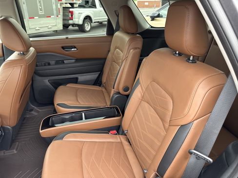 Used 2022 Nissan Pathfinder Platinum w/ Cargo Package AWD/4WD image 13