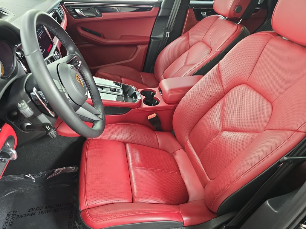 Certified 2026 Porsche Macan AWD/4WD image 5