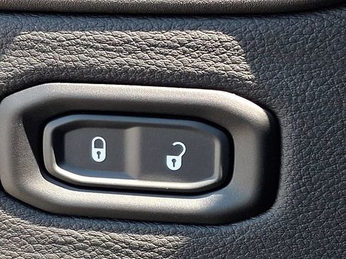 Used 2024 Jeep Wrangler High Altitude AWD/4WD image 26