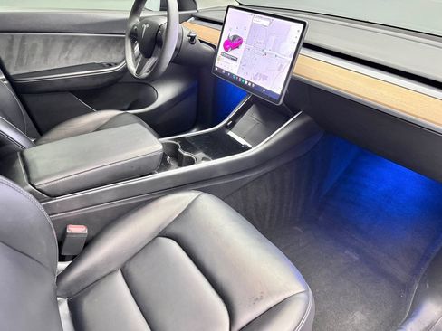Used 2021 Tesla Model Y Long Range AWD/4WD image 11