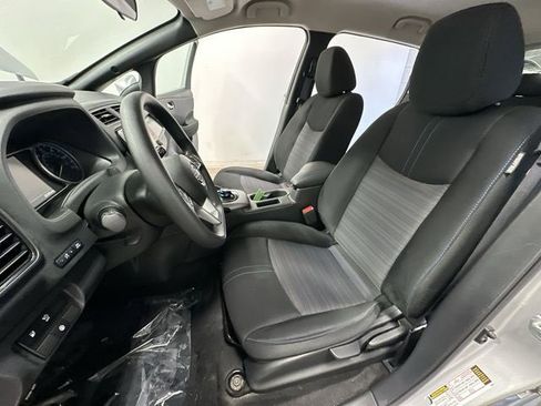 Used 2023 Nissan Leaf S image 16