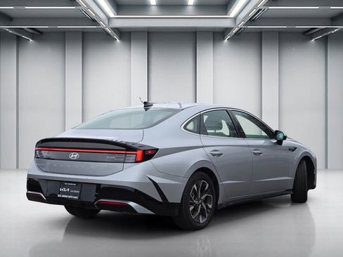 Used 2024 Hyundai Sonata SEL image 3