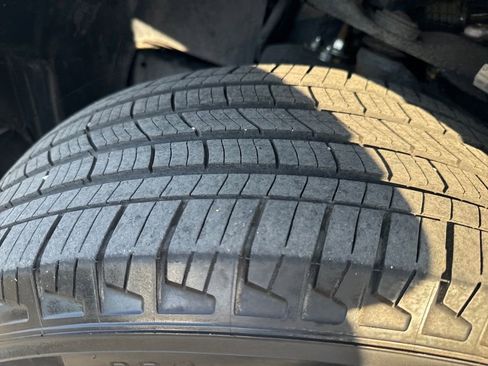 Certified 2024 Nissan Frontier SV w/ SV Convenience Package image 30