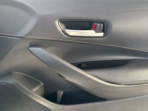 Used 2020 Toyota Corolla Hatchback image 23