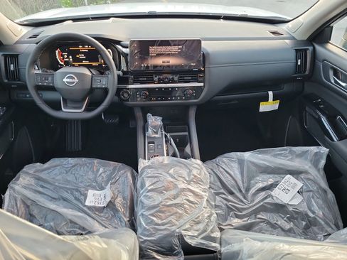 New 2026 Nissan Pathfinder Platinum AWD/4WD image 14