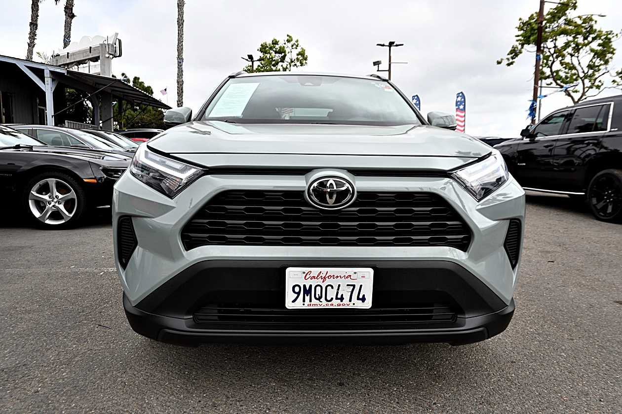 Used 2022 Toyota RAV4 XLE FWD image 2