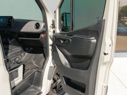 Used 2021 Mercedes-Benz Sprinter 2500 image 56