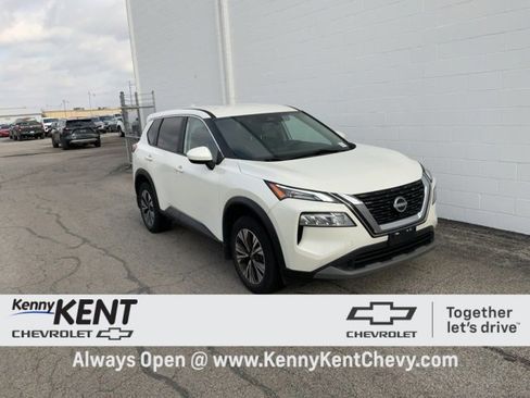 Used 2023 Nissan Rogue SV image 1