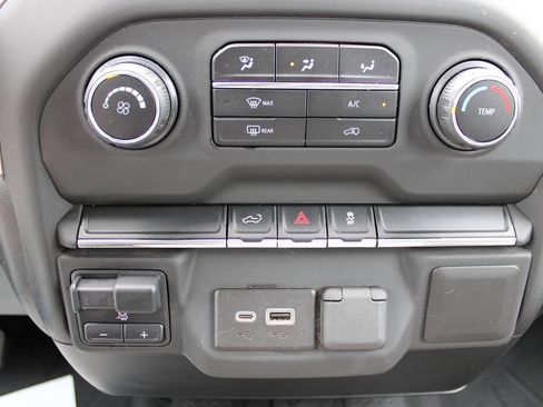 Used 2021 Chevrolet Silverado 2500 Custom w/ Custom Value Package AWD/4WD image 29