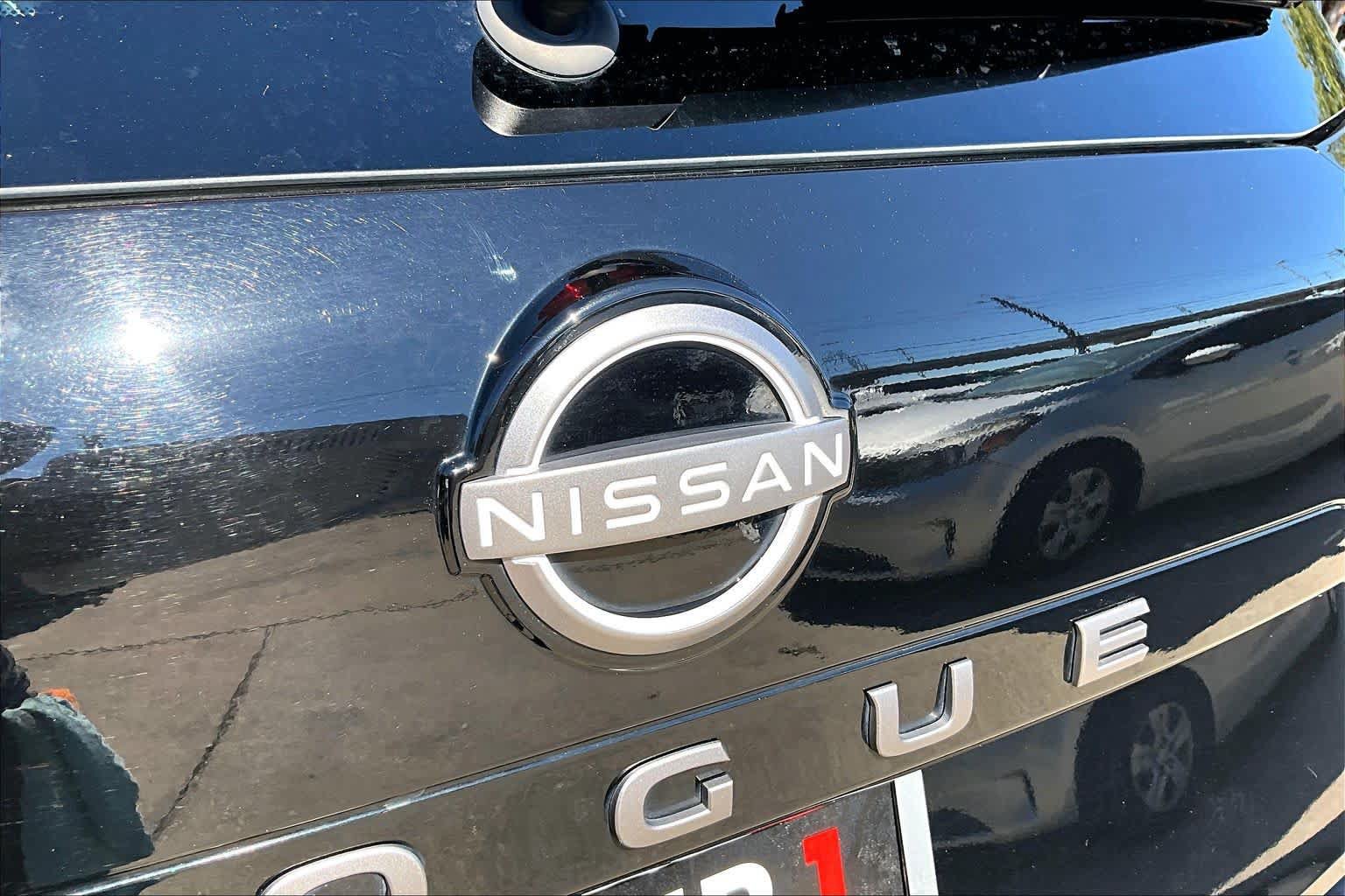 Used 2025 Nissan Rogue SV FWD image 30