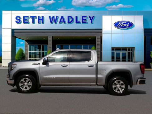 Used 2025 GMC Sierra 1500 SLT image 3