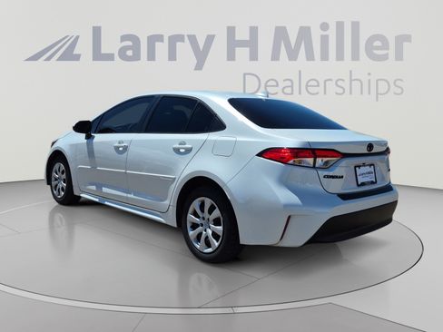 Used 2023 Toyota Corolla LE w/ Carpet Mat Package (TMS) FWD image 3