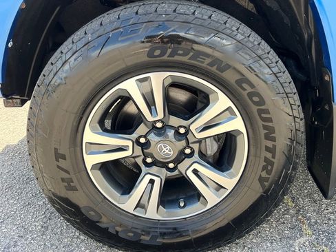 Used 2018 Toyota Tacoma TRD Sport w/ Technology Package AWD/4WD image 7